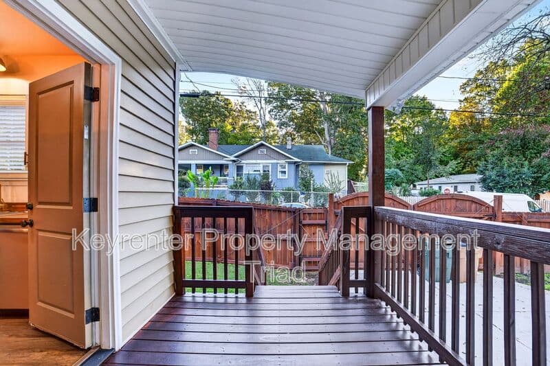 Greensboro House: 814 Douglas St
