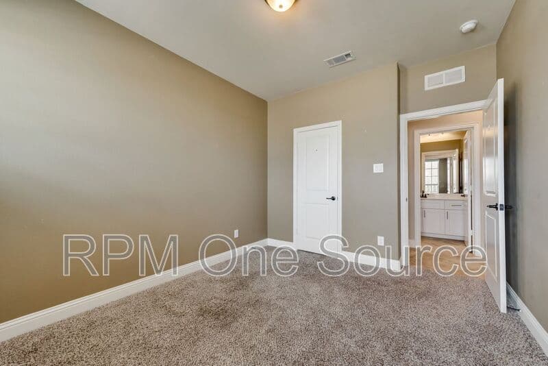 Lewisville House: 290 Almanor Street