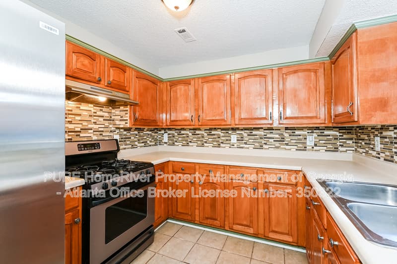 Hampton House: 10867 Knotty Pine Pl