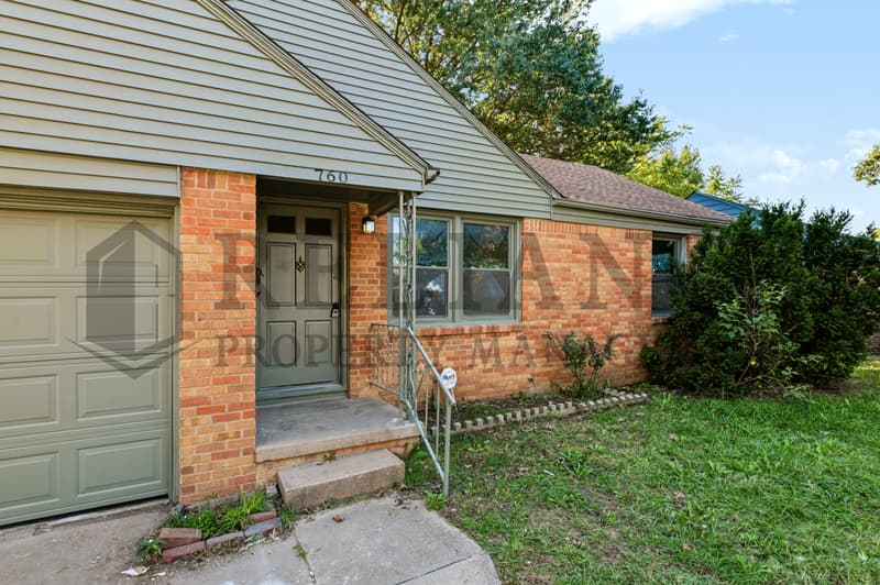 Wichita House: 760 South Mission Road