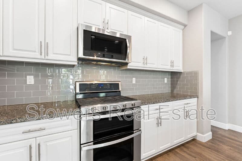 Hayward House: 220 Caterina Way