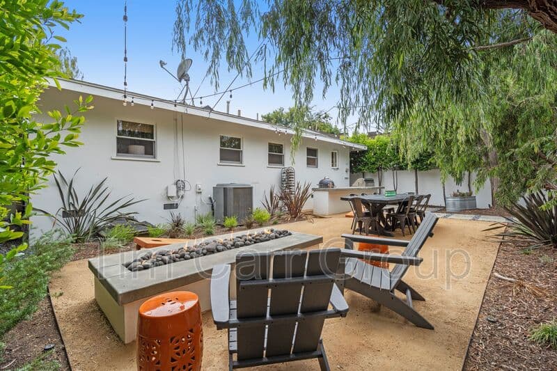 Costa Mesa House: 274 Magnolia St