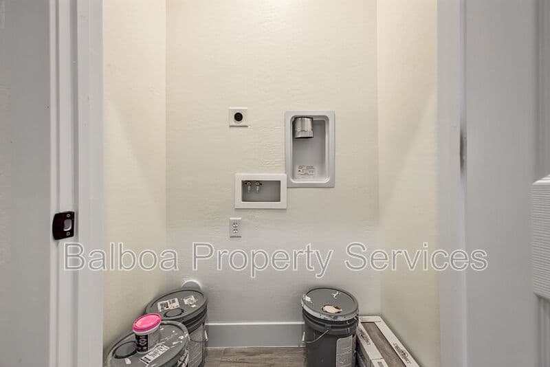 Buckeye Condo: 212 2nd Ave E