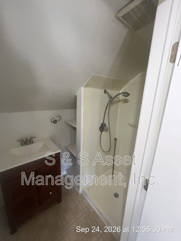Lansing House: 1415 South Genesee Drive