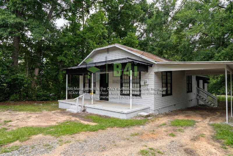 Milledgeville House: 1645 Vinson Hwy