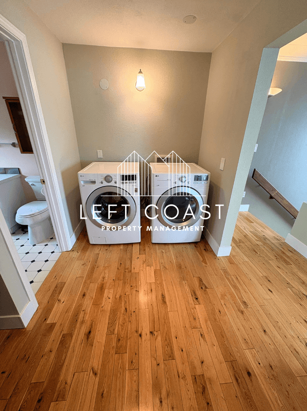 Lincoln City House: 1445 Southwest Coast Avenue