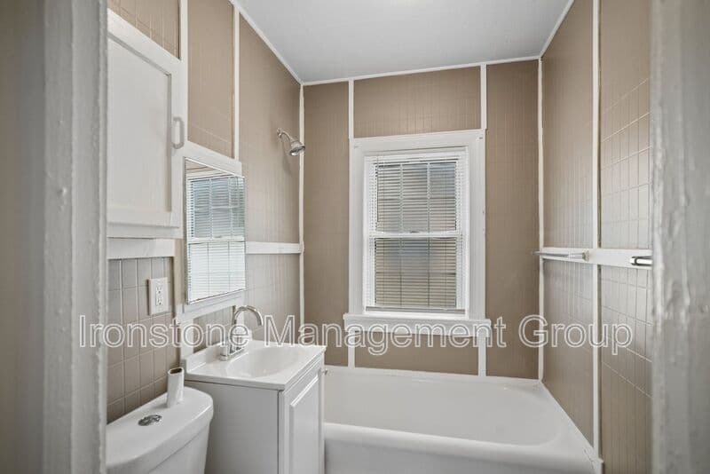 Tulsa House: 1412 S Florence Place