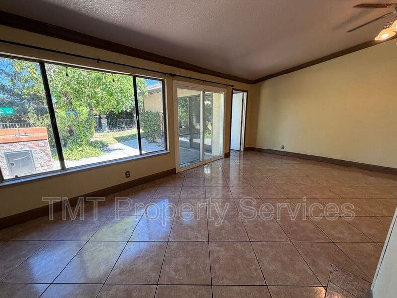 Stockton House: 930 Graywood Circle