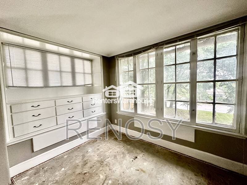 Des Moines House: 2500 Grand Ave
