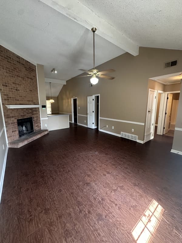 Memphis House: 5554 Oak Branch Cir N