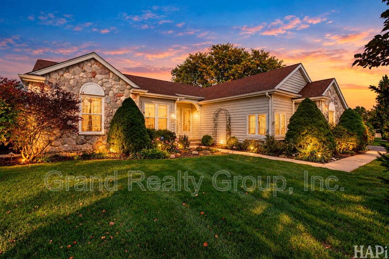 Lake Villa House: 128 Juniper Court