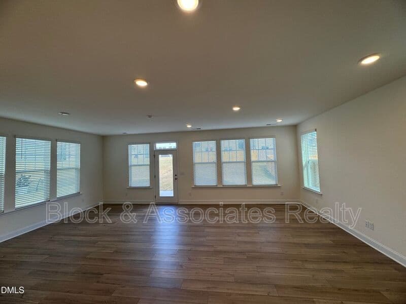 Angier House: 37 Bluebell St