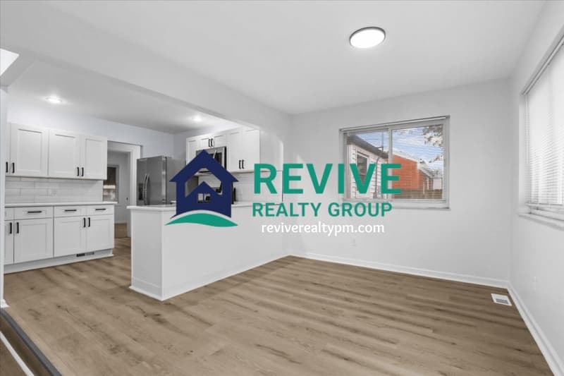 Roseville House: 28059 Floral Street