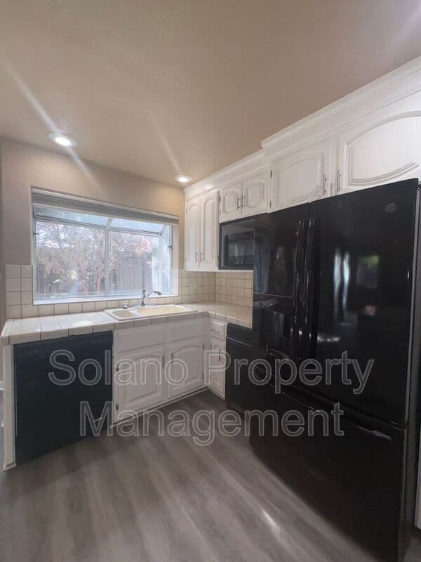 Fairfield House: 3426 Glen Ellen Dr