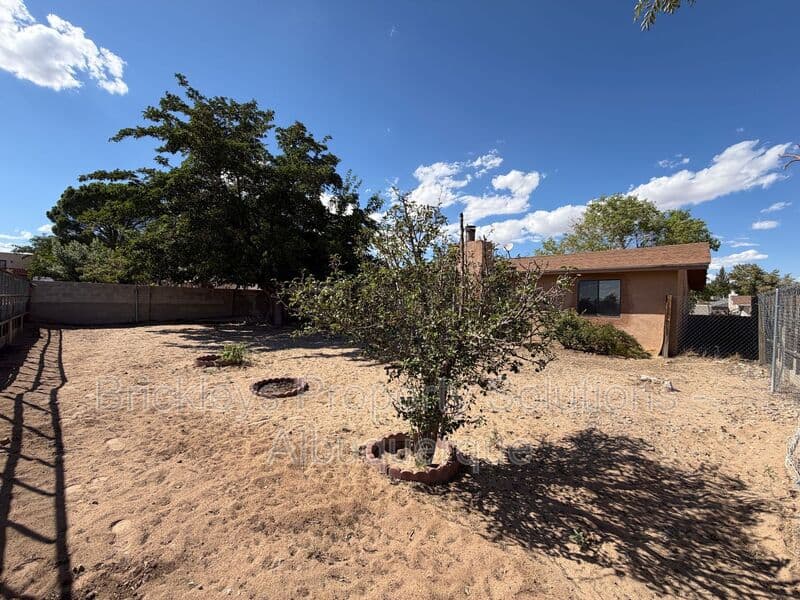 Albuquerque House: 5812 Brahma Dr NW