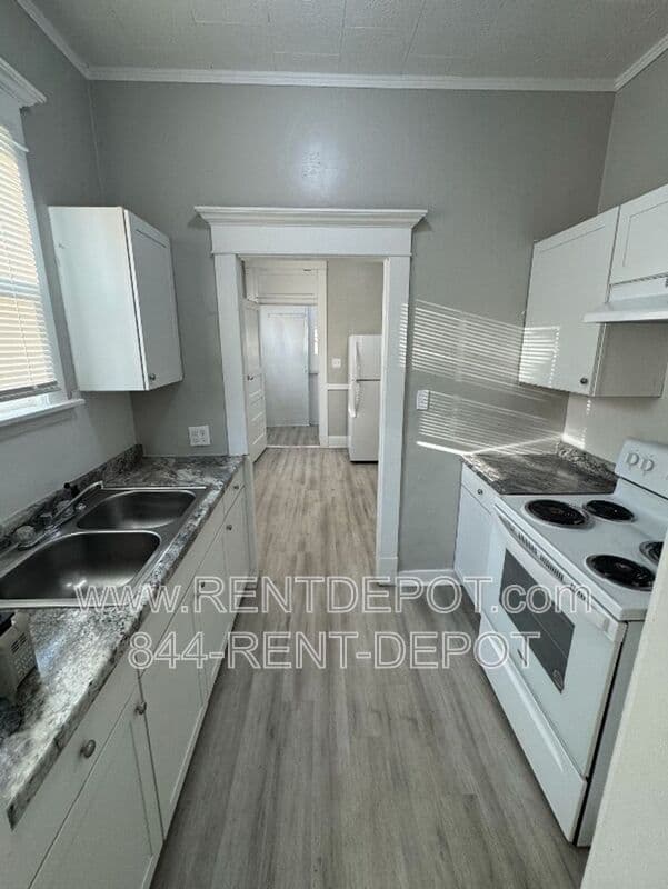 Evansville House: 804 Bayard Park Dr.