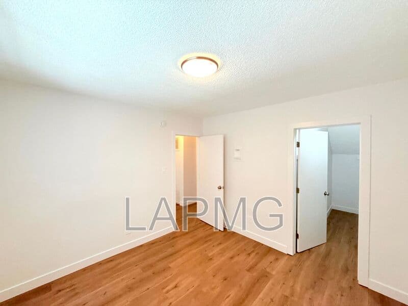 Inglewood House: 853 W Beach Avenue