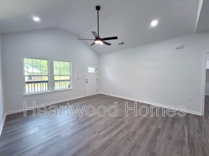 Columbia House: 212 Lincolnshire Boulevard