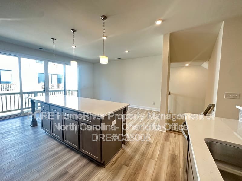 Charlotte House: 2413 Magnolia Blossom Way