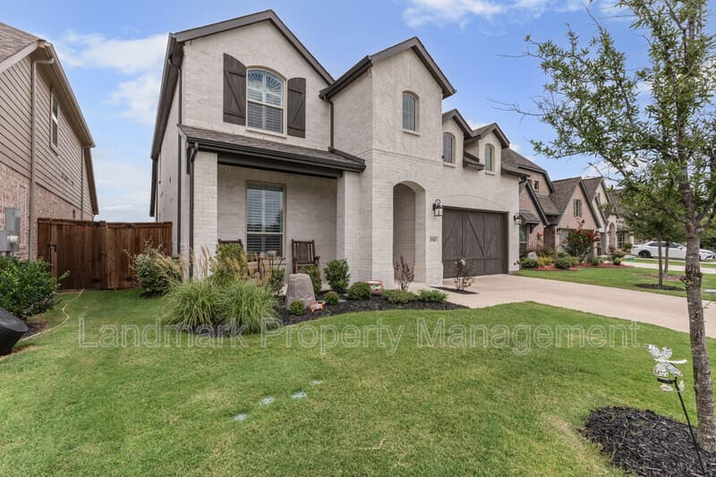 Mansfield House: 1501 Misty Pasture Way