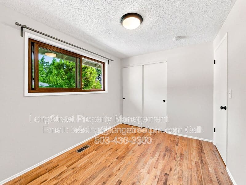 Beavercreek House: 22032 S Dans Ave