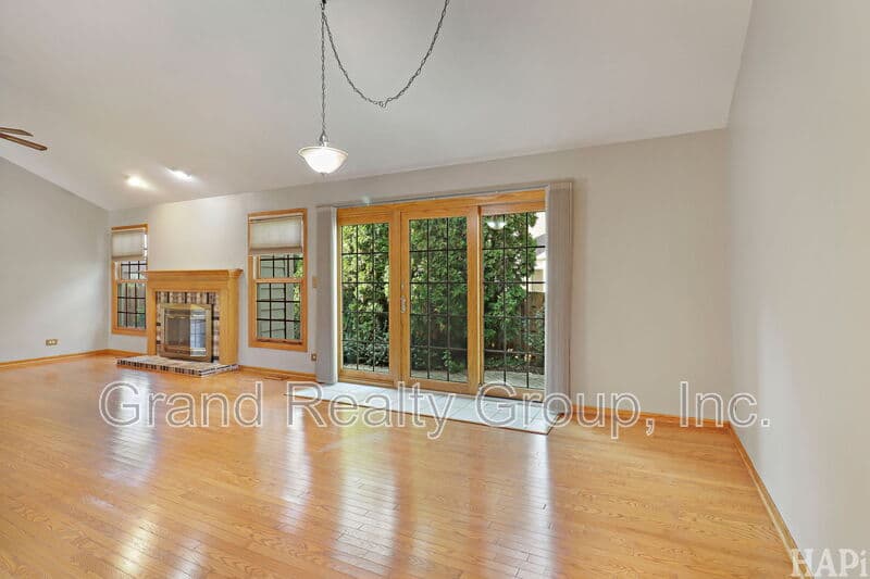 Lake Villa House: 128 Juniper Court