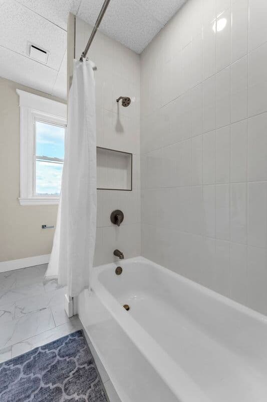 Balttimore Condo: 300 E. 30th St