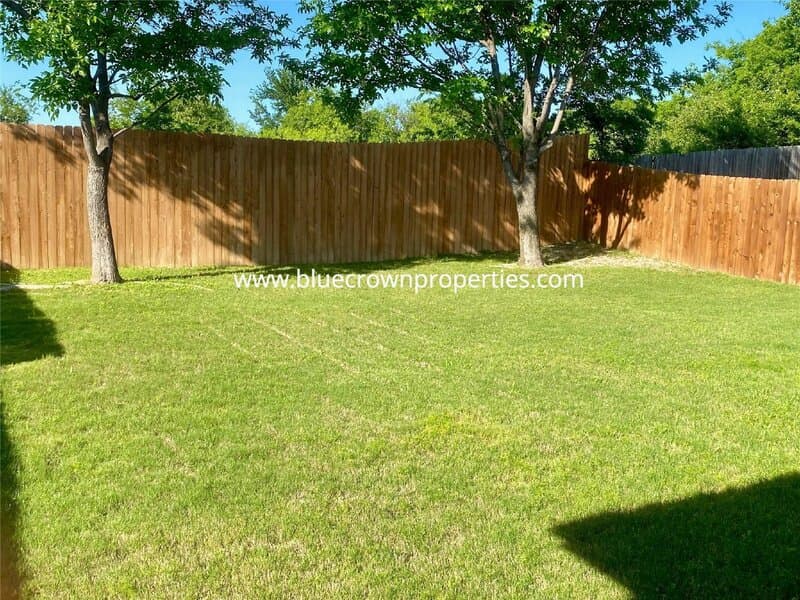 Carrollton House: 1829 Carver Dr
