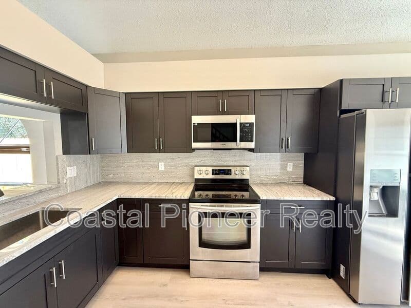 Tampa House: 8731 Huntfield St