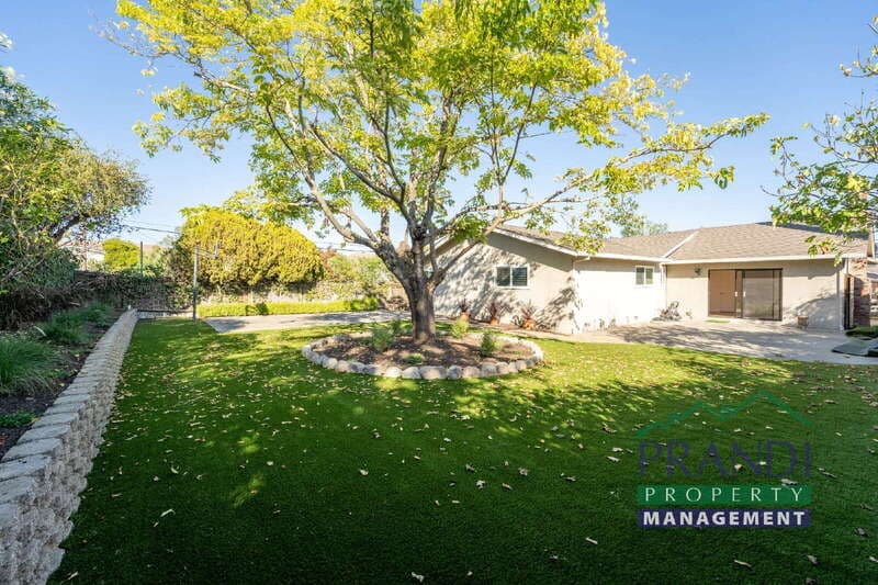San Rafael House: 4 Trellis Dr