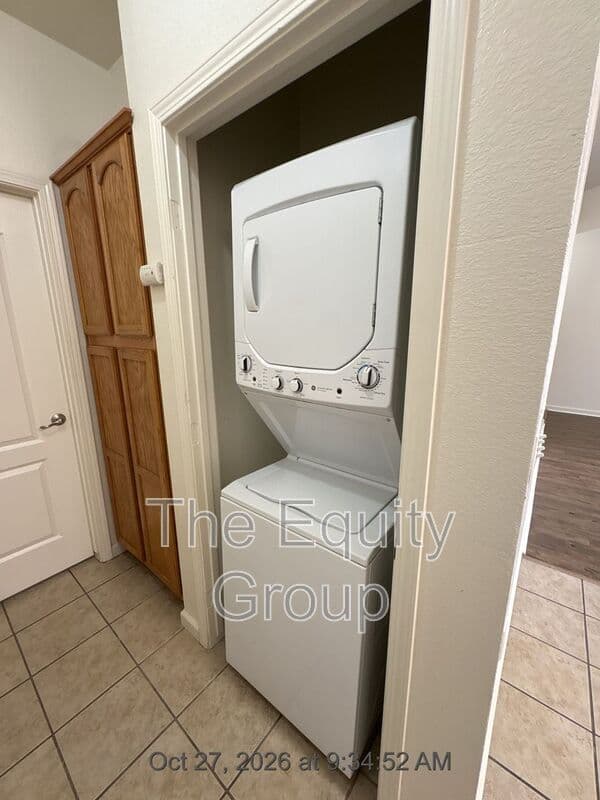 Visalia House: 2918 South Sallee Court
