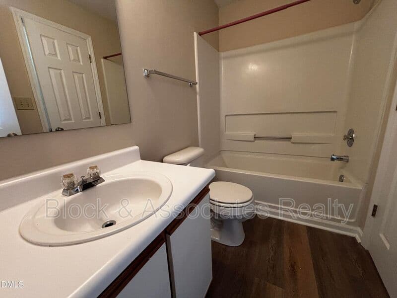 Fayetteville House: 259-7 Waterdown Drive