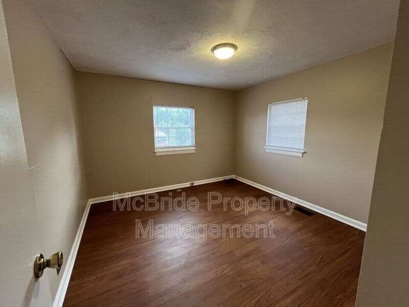 Aiken House: 1077 Williston Road