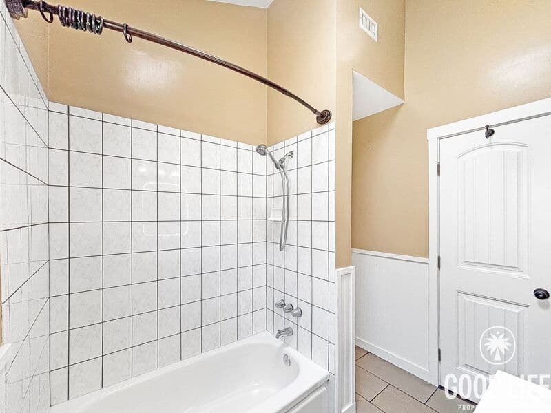 San Diego House: 2235 Midvale Dr