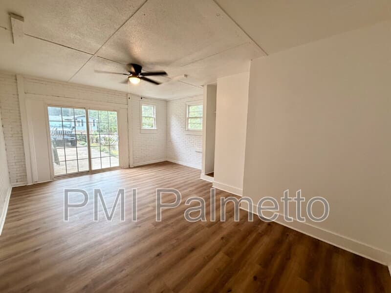Columbia House: 7348 Parkview Drive