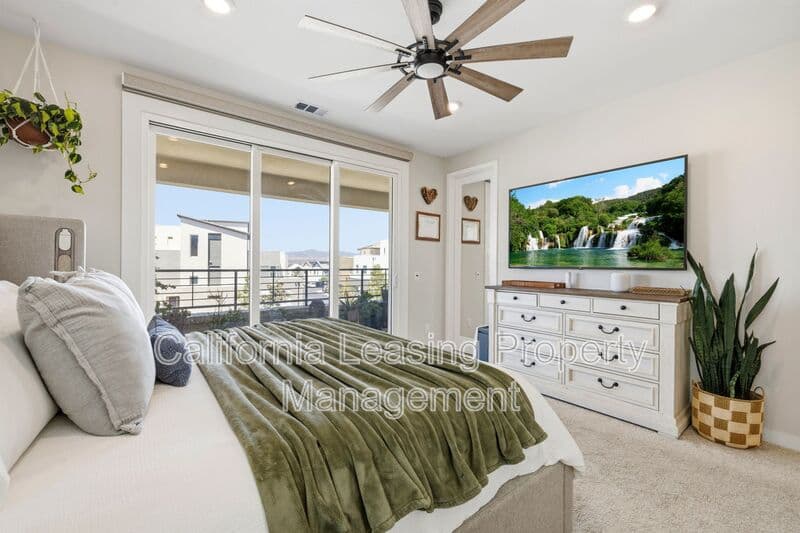 Valencia House: 27233 Red Willow Court