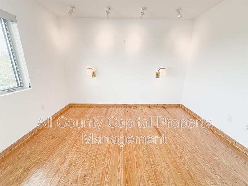 Austin House: 1507 North Street #A