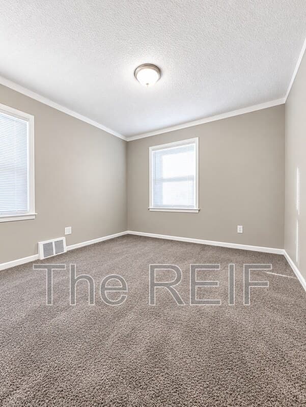 Detroit House: 17712 Lenore Avenue