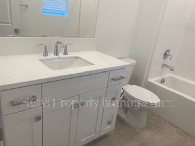 Lake Forest House: 437 Palermo