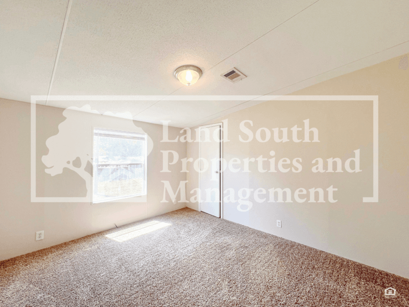 Lakeland House: 3230 J and J Manor Rd