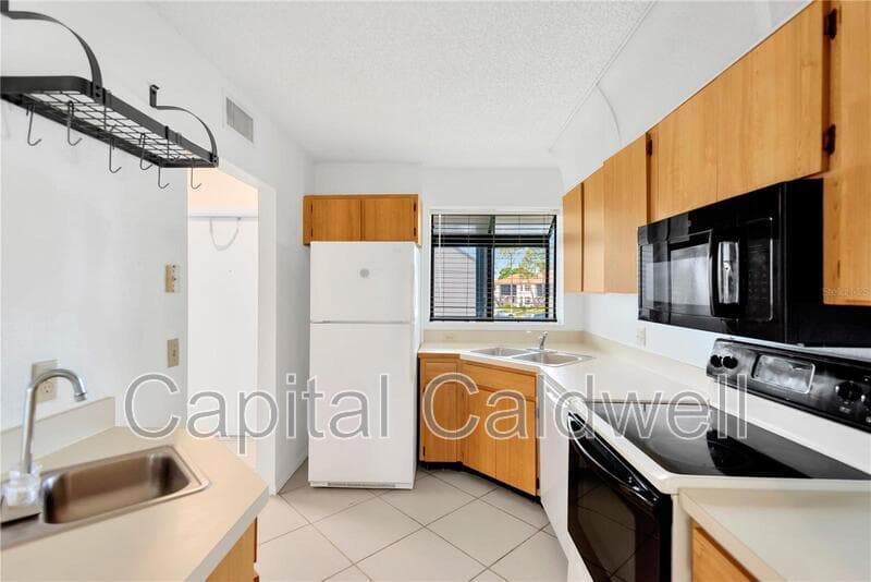 Clearwater Condo: 1900 Pelican Landing Blvd