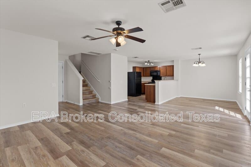 Austin House: 5825 Silver Screen Dr