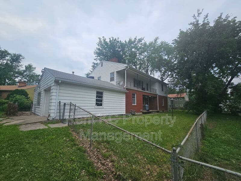 Kansas City House: 800 E 75th Terrace