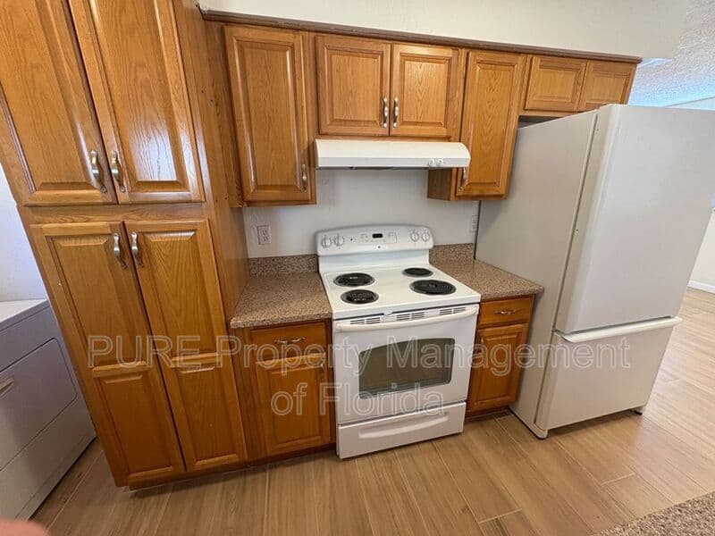 Ocala House: 6807 NW 62nd Place