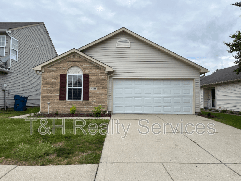 Indianapolis House: 4210 Village Trace Boulevard