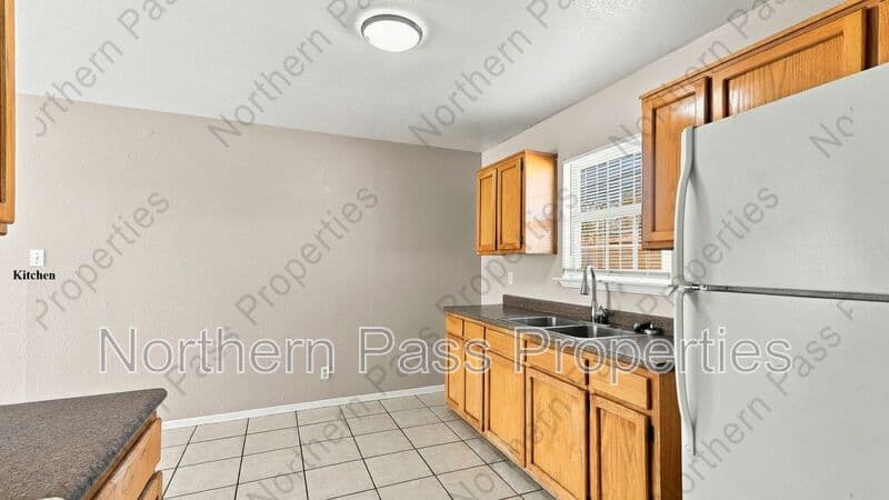 El Paso Condo: 216 S Schutz