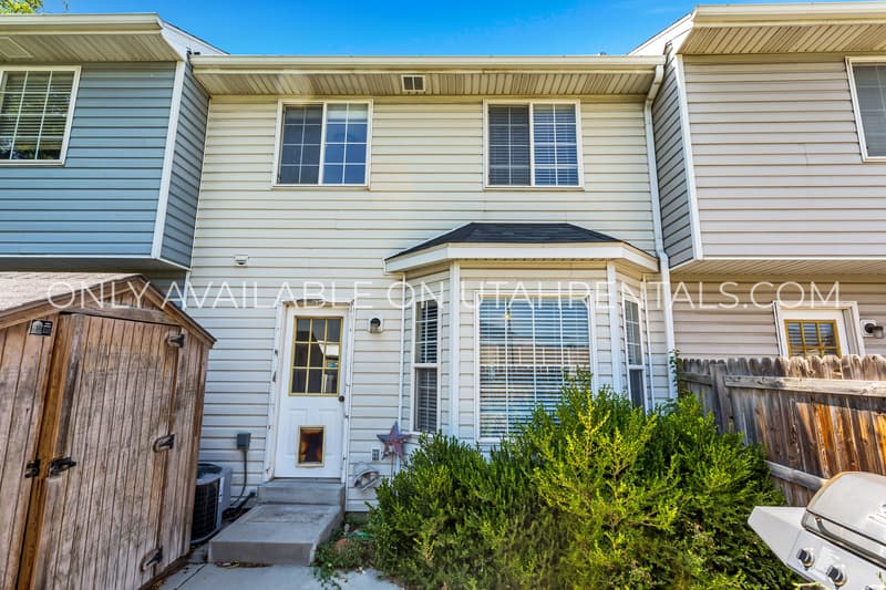Spanish Fork House: 144 N 1120 E