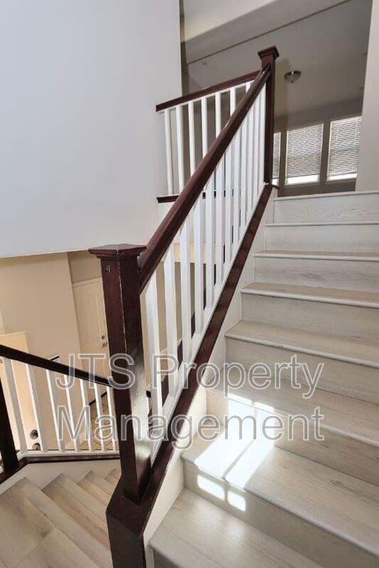 Sacramento House: 5424 Washoe Street