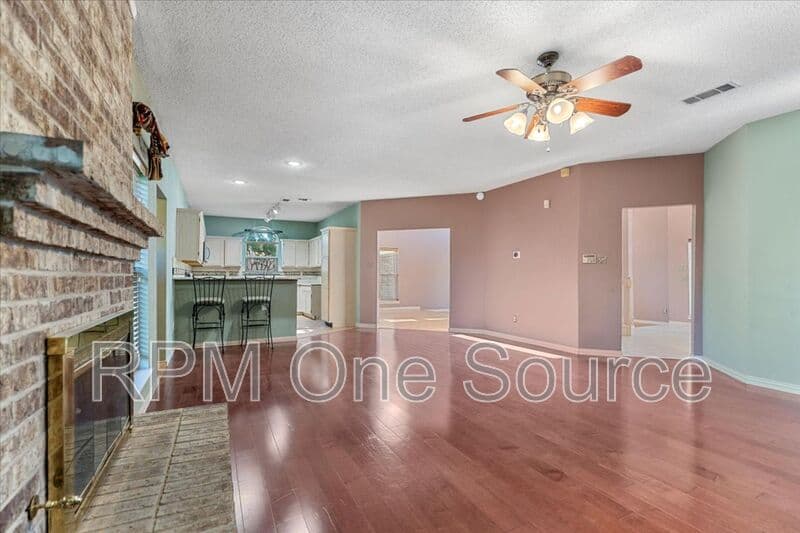 Plano House: 6752 Macintosh Drive