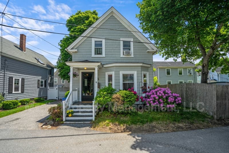 Andover House: 15 Elm Court